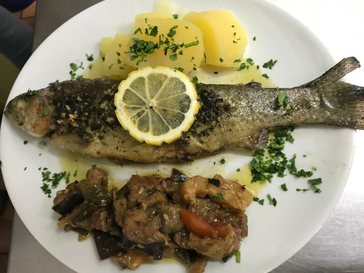 Hotel Restaurant L'Agapanthe Pont-de-Salars Экстерьер фото